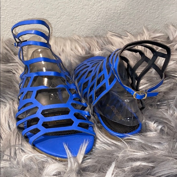 ‼️ SALE ‼️ Sandals - Picture 3 of 4